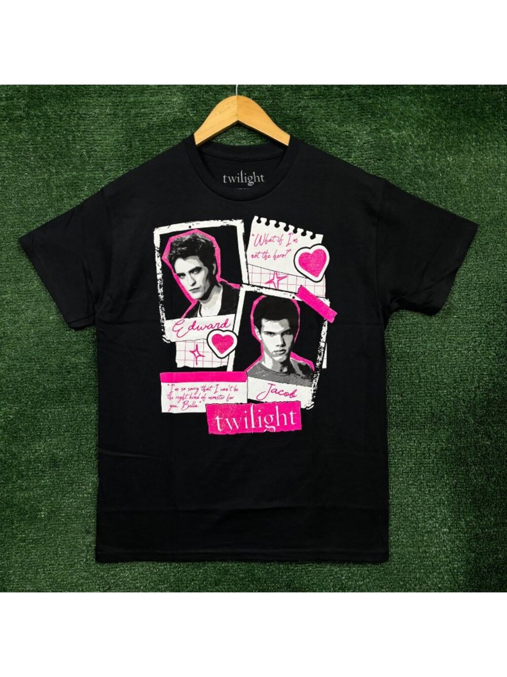 ]The Twilight Saga New Moon Edward vs Jacob T-Shirt Size Medium